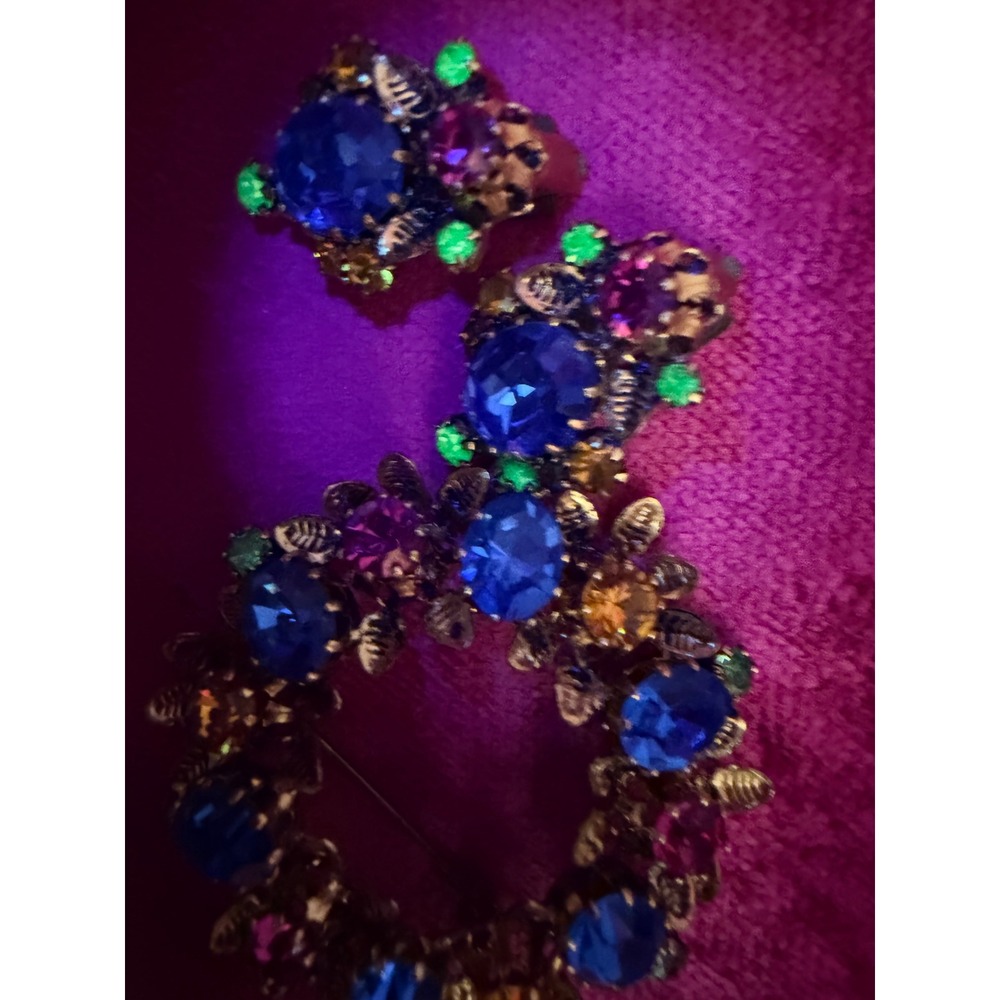 Vintage Signed AUSTRIA Rhinestone Wreath Brooch Earring Set Uranium Glass Glow